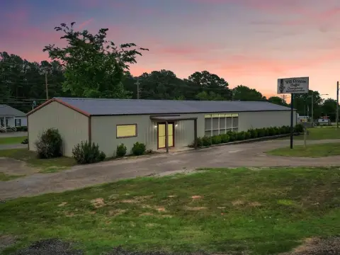 Live-Work Commercial Property on Highway