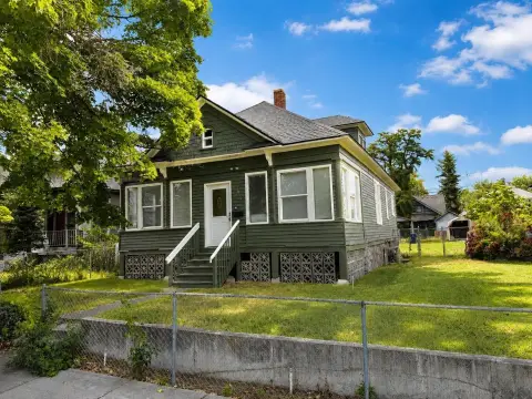Craftsman Rental Home Near Gonzaga