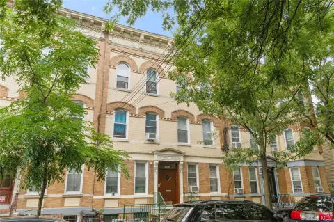 18-Bedroom Apartment Building