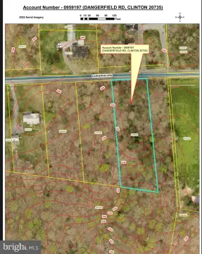 Spacious Wooded Lot in Clinton