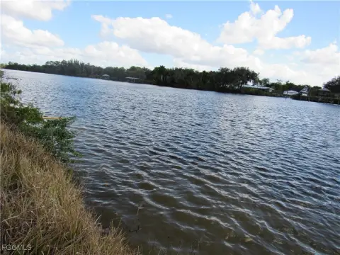 Caloosahatchee Riverfront Land Lot