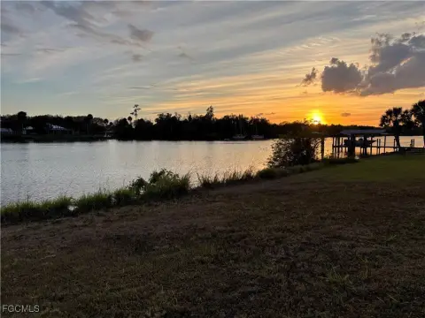 Caloosahatchee Riverfront Land Lot