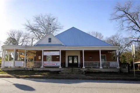Lumpkin Commercial Building with Living