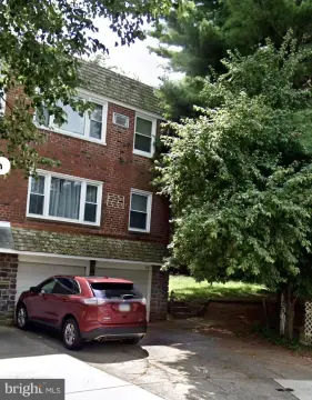 Philadelphia Duplex with Fenced Yard