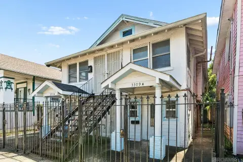 Spacious Triplex with 8 Bedrooms