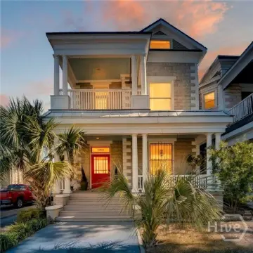 Victorian Triplex with Courtyard