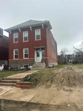 Updated Duplex in St Louis