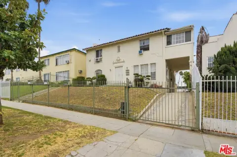 Triplex with Ample Parking