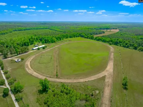 Equestrian Property with Barn & Apartment