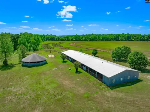 Equestrian Property with Barn & Apartment