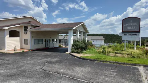 Whispering Hills Inn Hotel