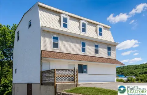 5-Unit Multifamily Building