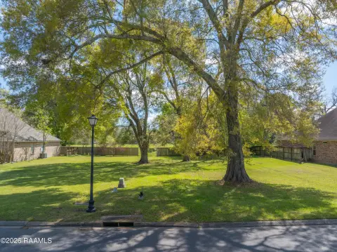 Residential Lot in Oakthorn Estates