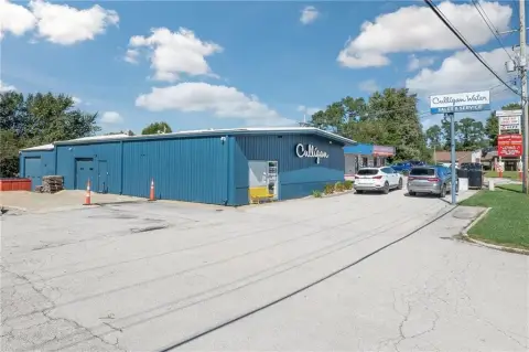 Flex Building with Drive-In Doors