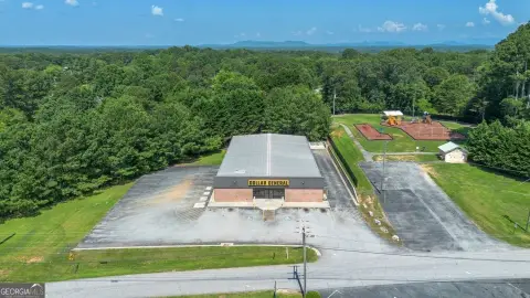 Adaptable Commercial Building on Acre Lot