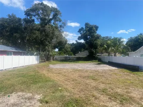 Residential Land in Clearwater, FL