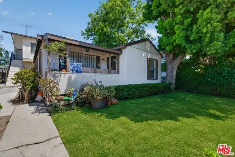 Triplex with Two Rear One-Bedrooms