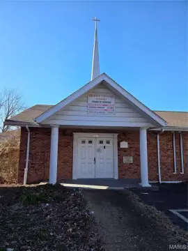 Column-Free Church Facility