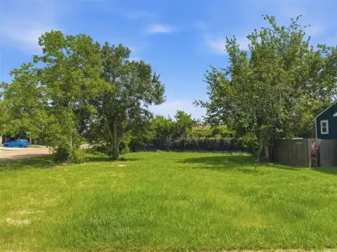Multi-Use Corner Lot