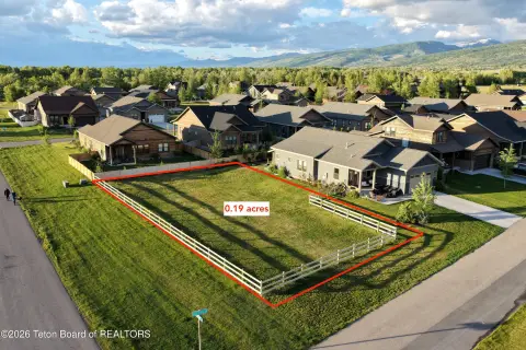 Residential End Lot with Golf Access
