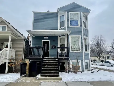 Six-Unit Corner Property in Chicago