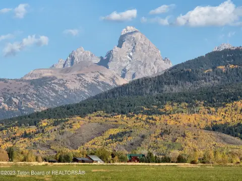Mountain-View Building Lot