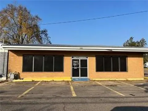 Coin-Operated Laundromat Retail Space