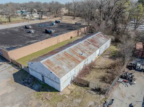 Commercial Building Near Graceland