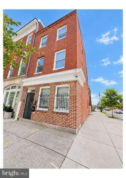 Federal-Style Duplex with Two Kitchens