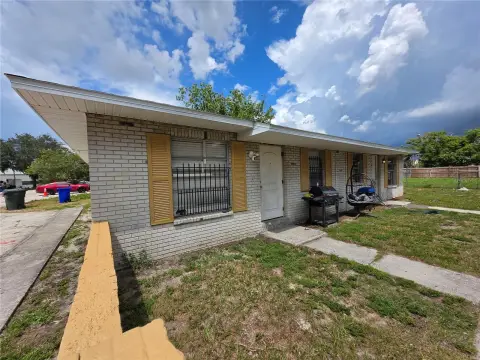 Block Duplex with Fenced Yards