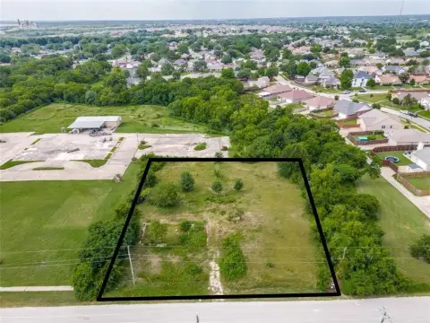 Residential Land in Garland, TX