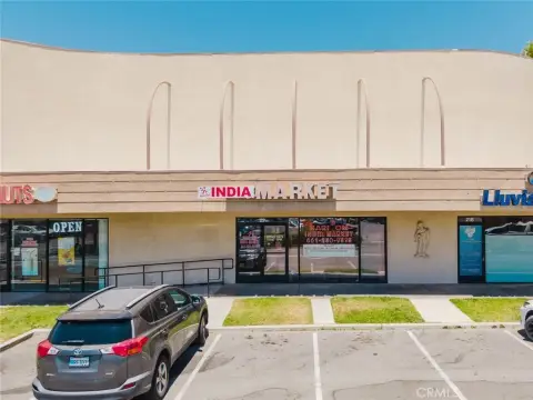 Grocery Market with Full Kitchen