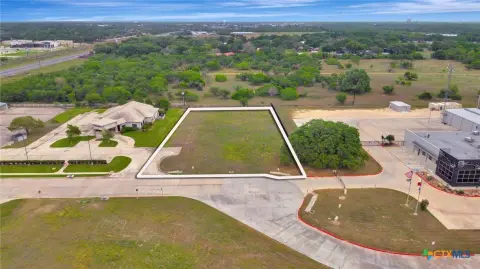 Prime Commercial Lot in Victoria