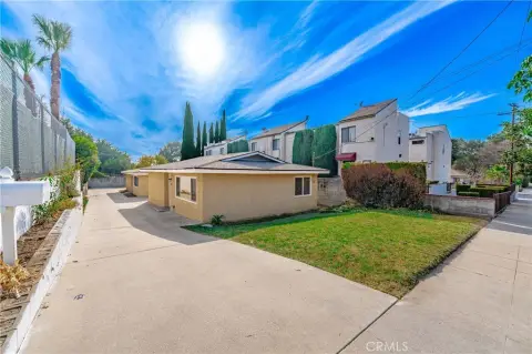 Remodeled Duplex with Updated Interiors