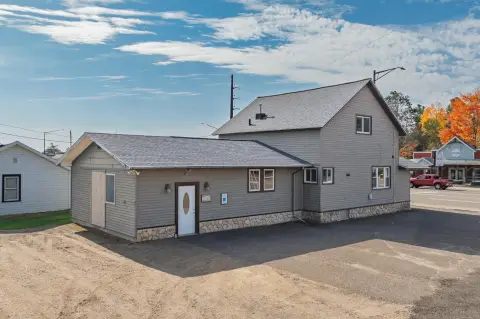 Multi-Room Mixed-Use Building