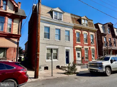 Mixed-Use Building with Salon Space
