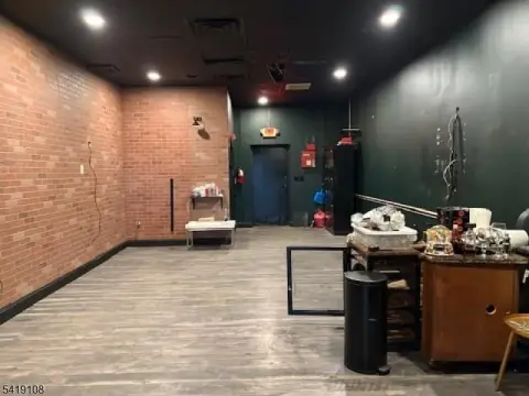 Retail Space in Green Brook