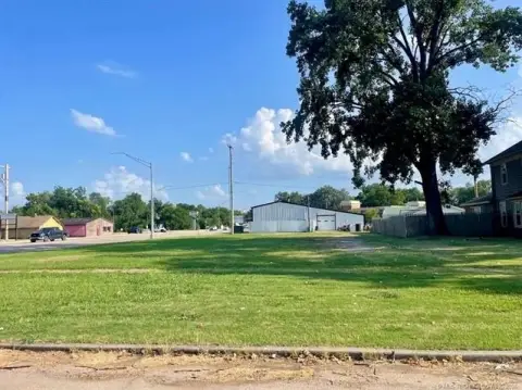 Commercial Lot with Street Access