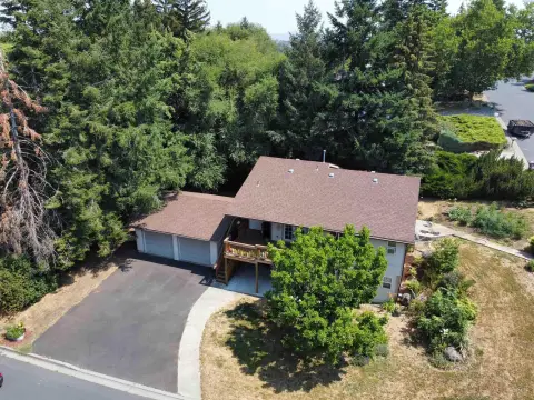 Duplex with Deck