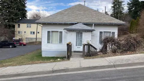 Duplex with One- and Two-Bed Units