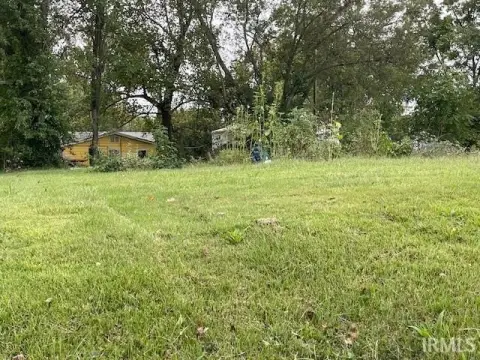 Residential Land in Boonville, IN