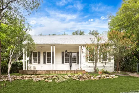 Craftsman Duplex with Secondary Suite