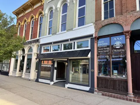 Retail or Office Space With Dual Entrances