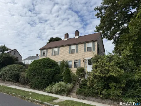Duplex with Shared Breezeway