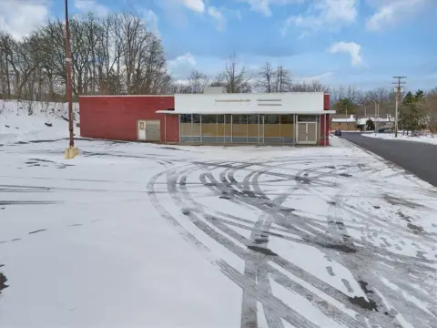 Palmyra Commercial Building For Lease