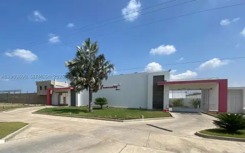 Operating Motel with Expansion Land