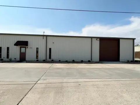 Flex Space With Fenced Yard