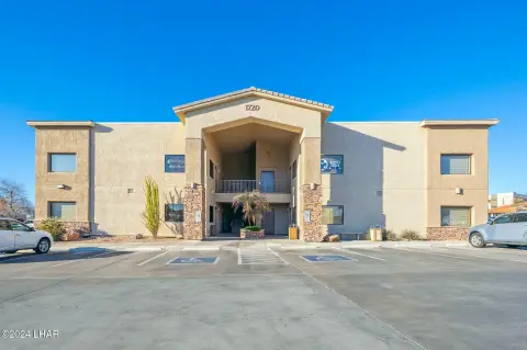 Updated Medical Office in Havasu