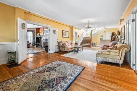 Bed & Breakfast with Guest Apartment