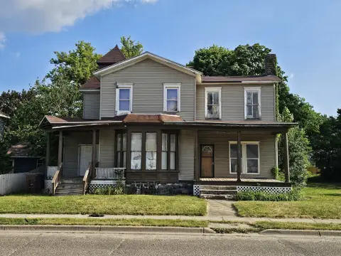 Victorian Duplex with Fenced Yard